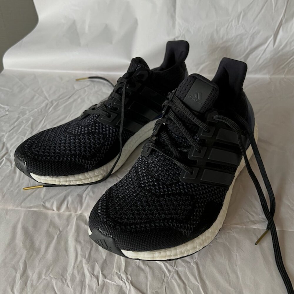 adidas Mens Ultraboost, Black with purple heel